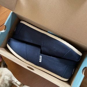 Navy Toms, Women’s Size 8